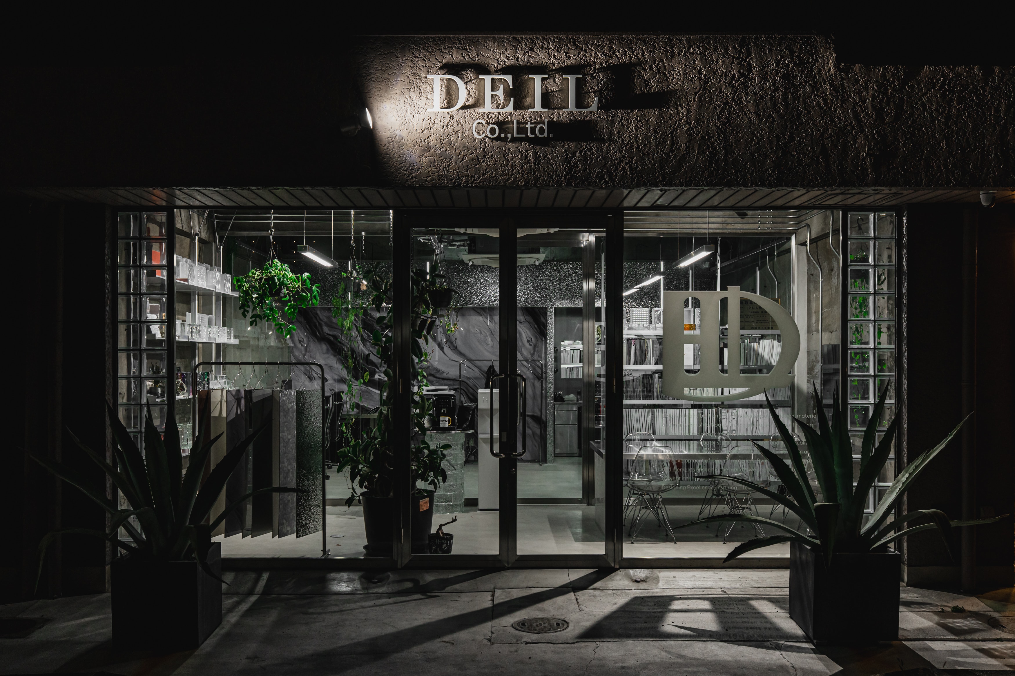 DEIL Kasugai Office・ShowRoom Renovationの概要