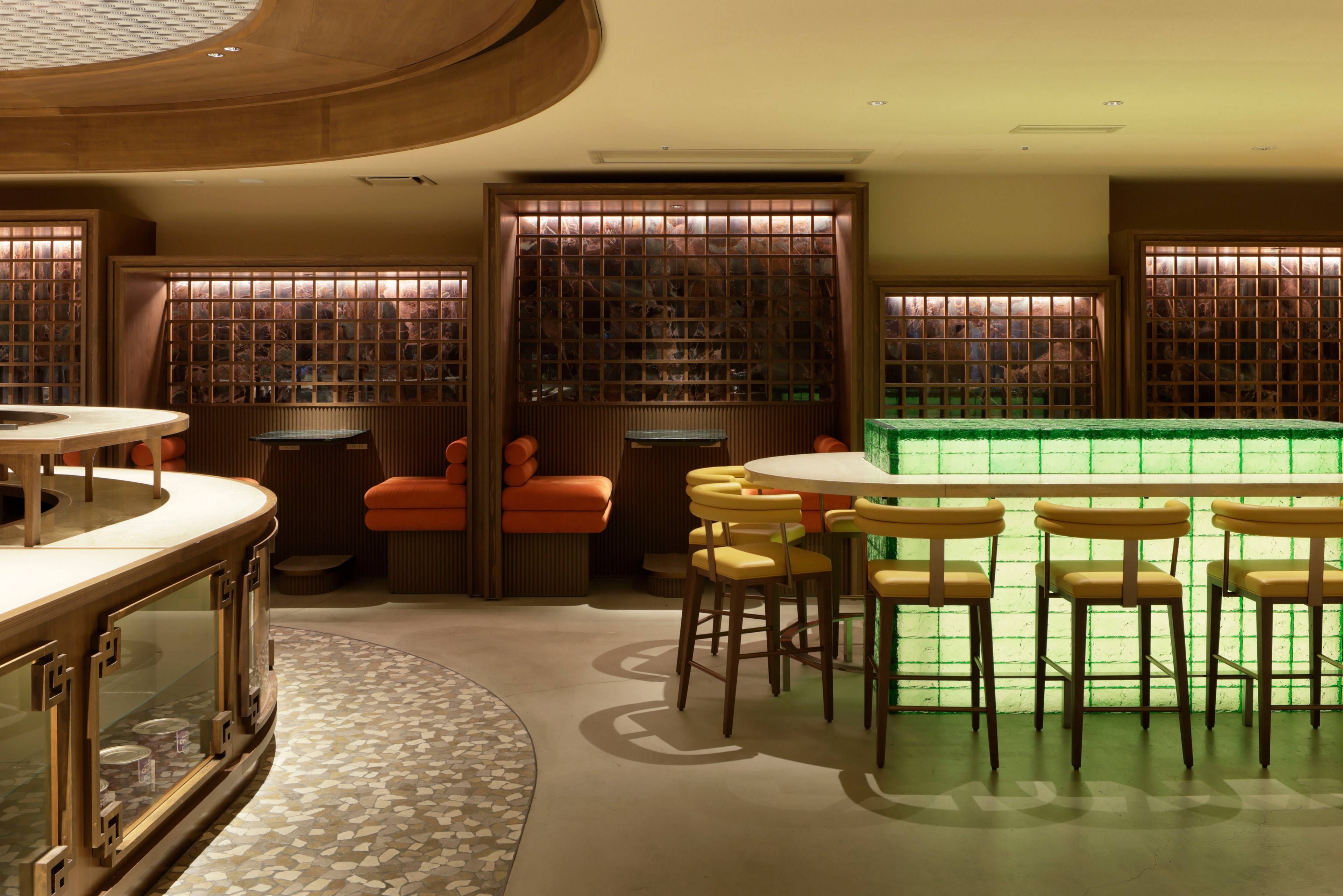 パン屋BULB焼物店の内装|THE GLASSのビッグテーブルとTHE PANELの壁面デザイン(名古屋 店舗内装事例)