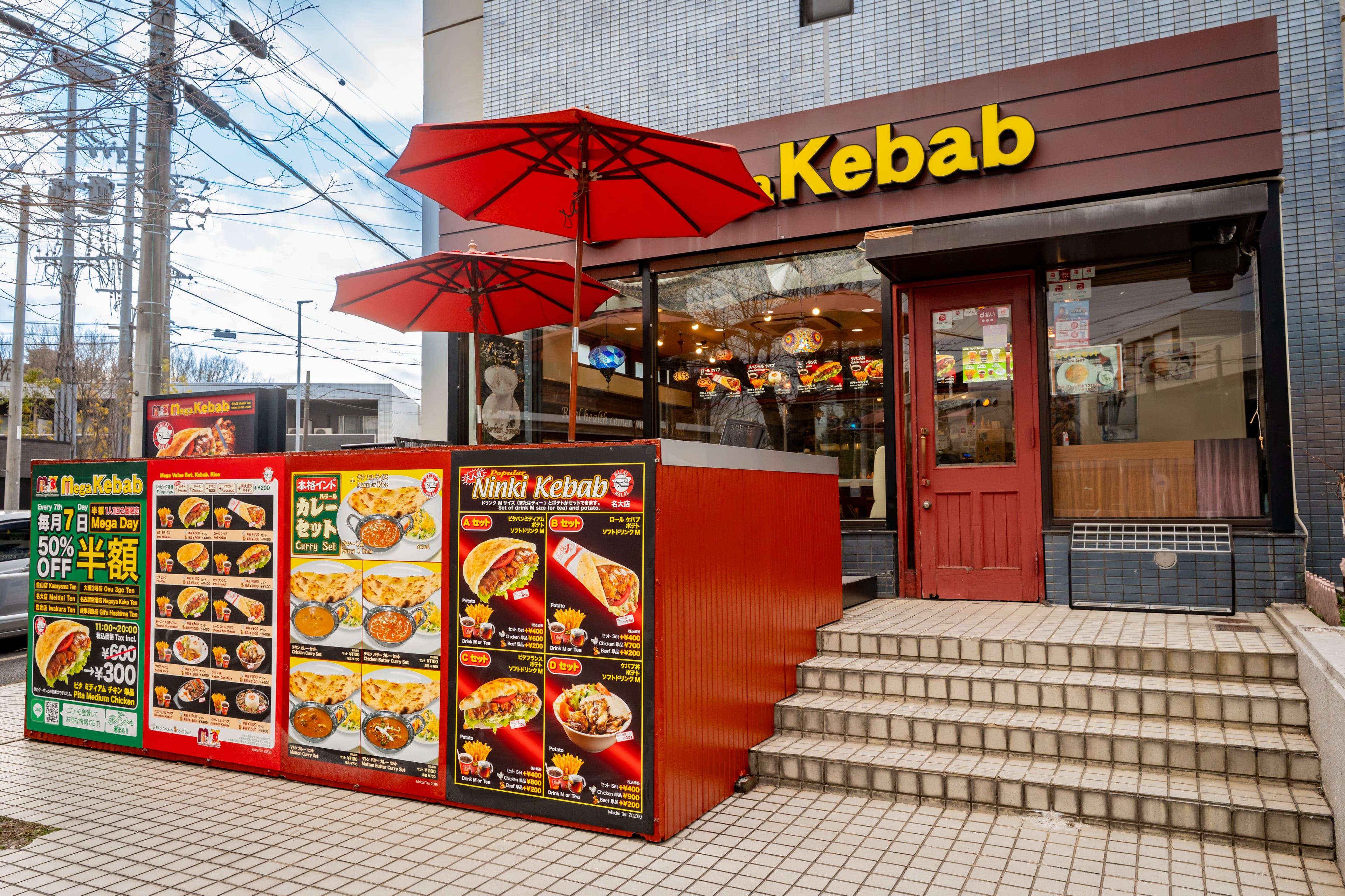 名古屋の飲食店施工事例|ケバブ専門店の外観とメニュー看板