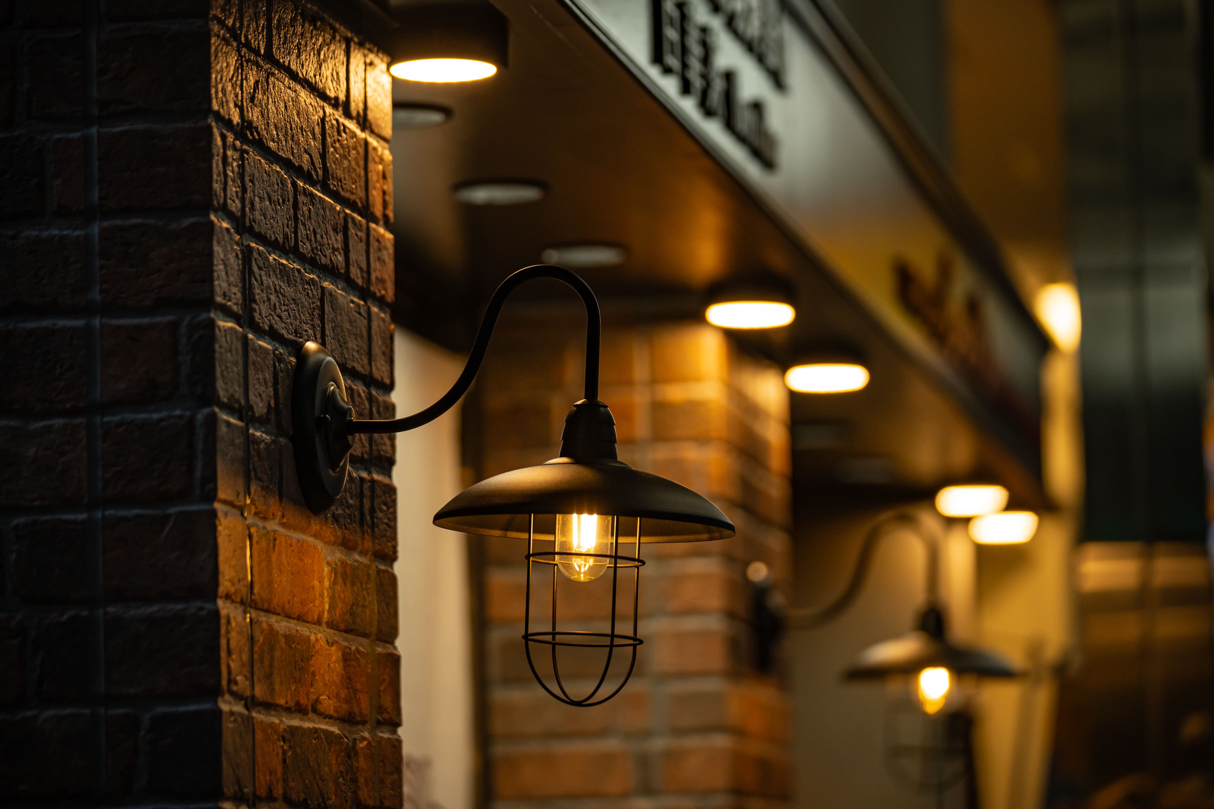 たこ焼き店の店舗サイン施工事例|視認性を高める立体ロゴと照明計画(愛知)