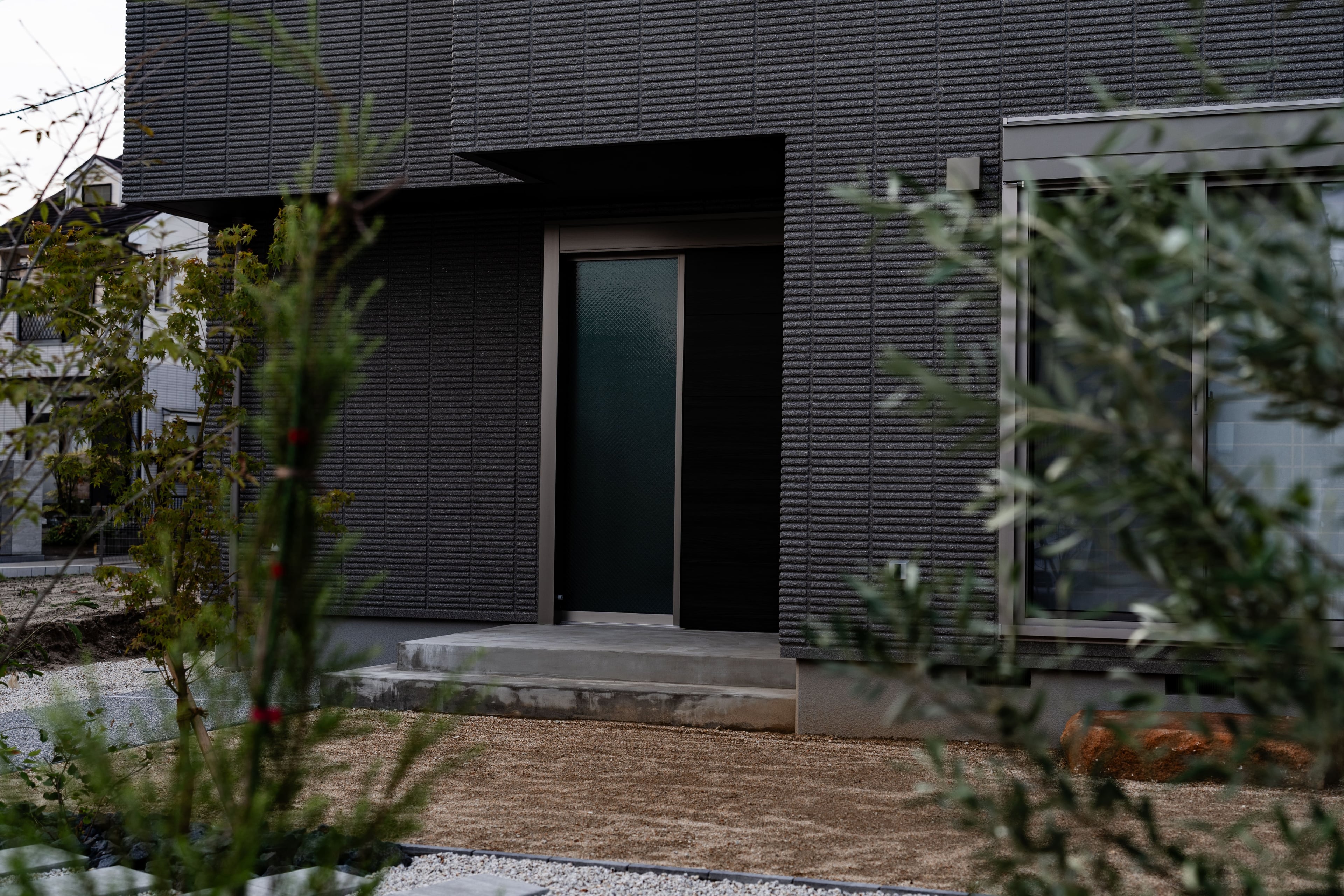 外構アプローチの施工例|ローメンテデザインと排水性を両立