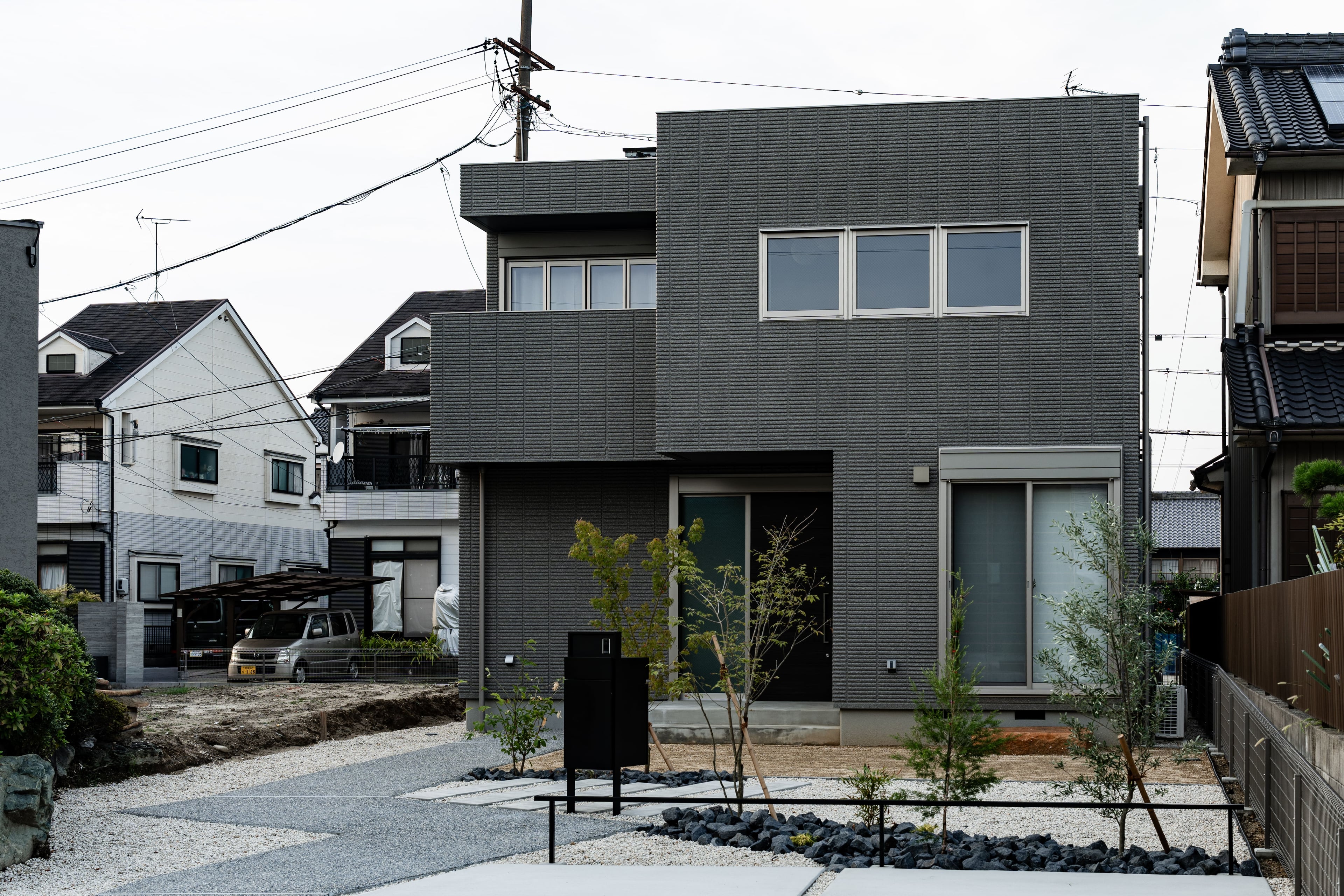 メンテナンス性の高い舗装材を用いた外構施工事例