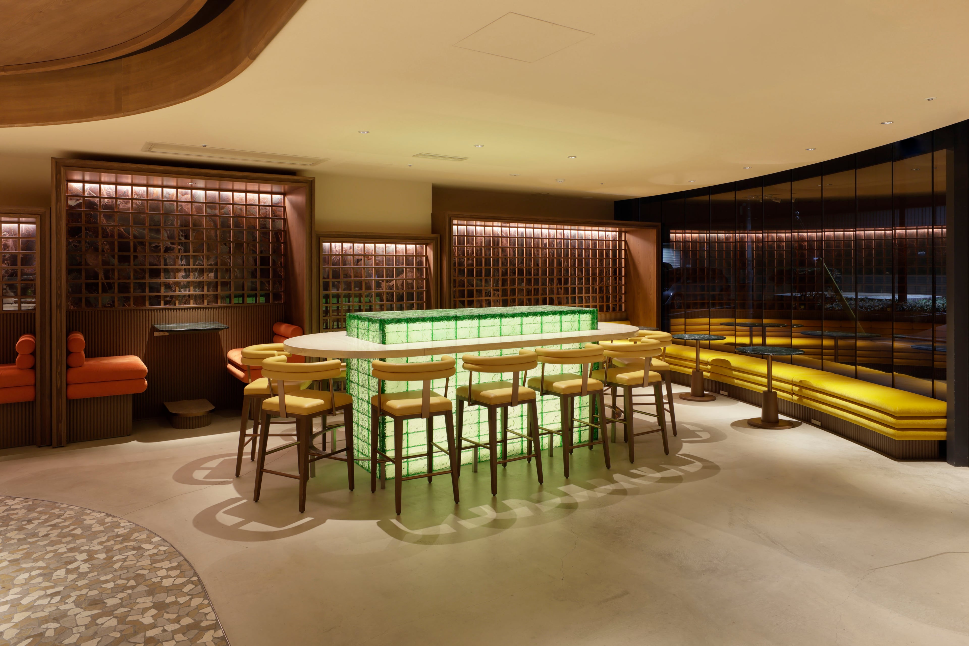 THE GLASSとTHE PANELを組み合わせた飲食店の内装デザイン事例(名古屋)